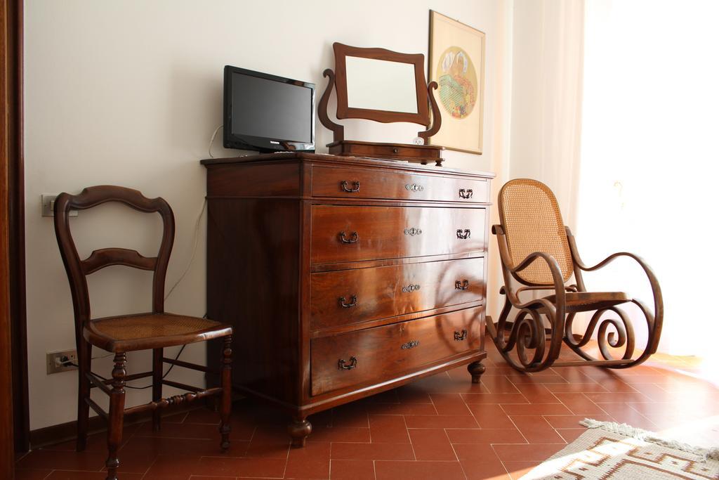 غوبيو B&B Dimora Morelli الغرفة الصورة